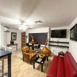 1 In Zona Hotelera Apartment